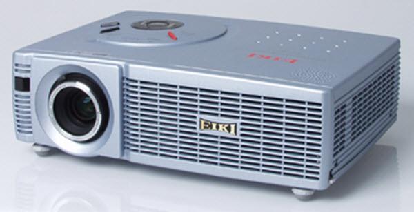 EIKI LC-SD15 Projector front view